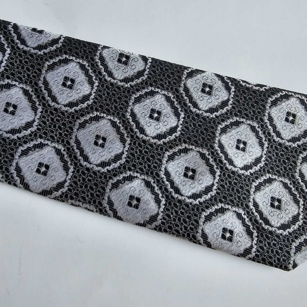 Yves Saint Laurent Elegant Black and Gray Men's Tie - Picture 4 of 4